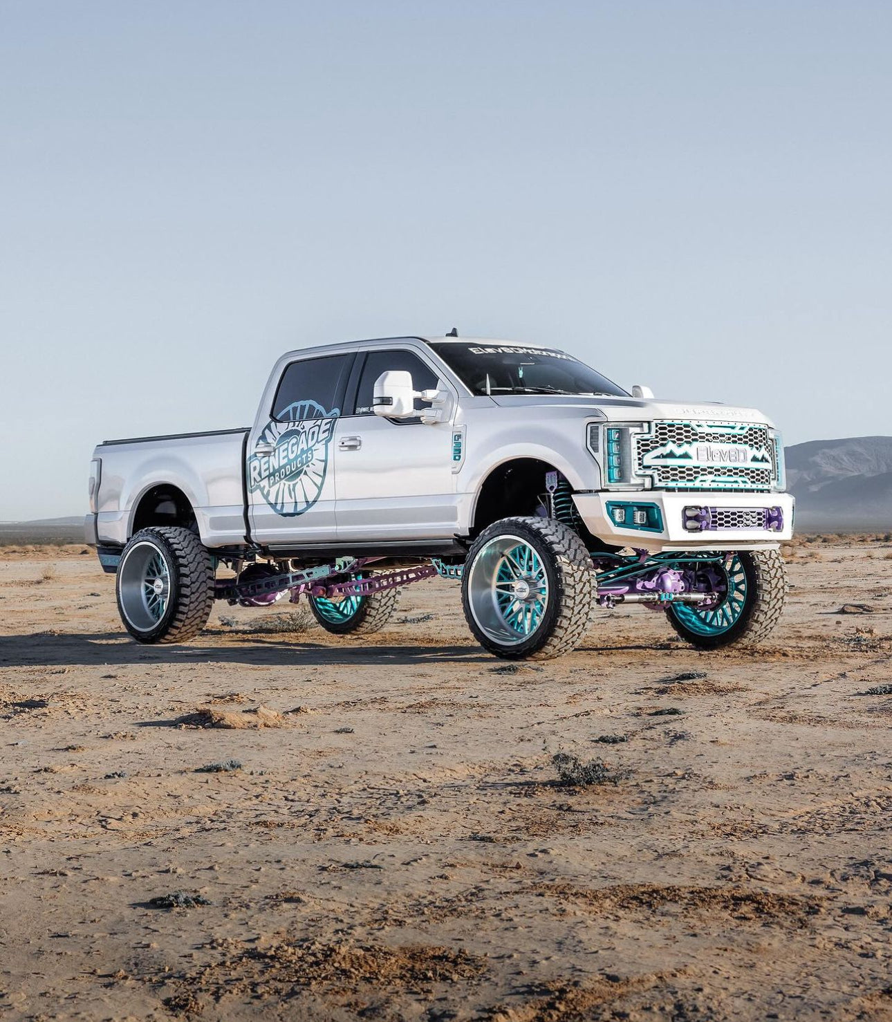 thumbnail interactive-video image 1 of Chrome Steel Front Bumper Face Bar For Ford F-250 / F-350 Super Duty 2017-2019 1 of 4